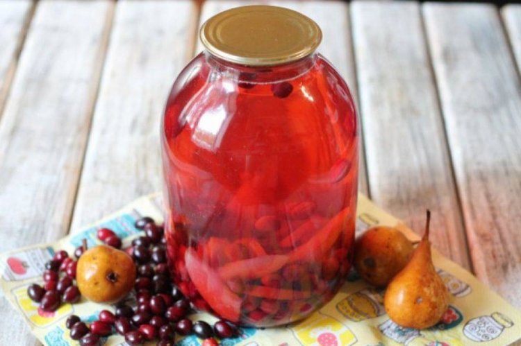 Компот из кизила с грушей и корицей на зиму