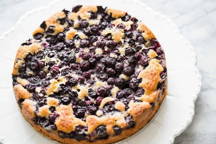 Заливной пирог с черникой на кефире