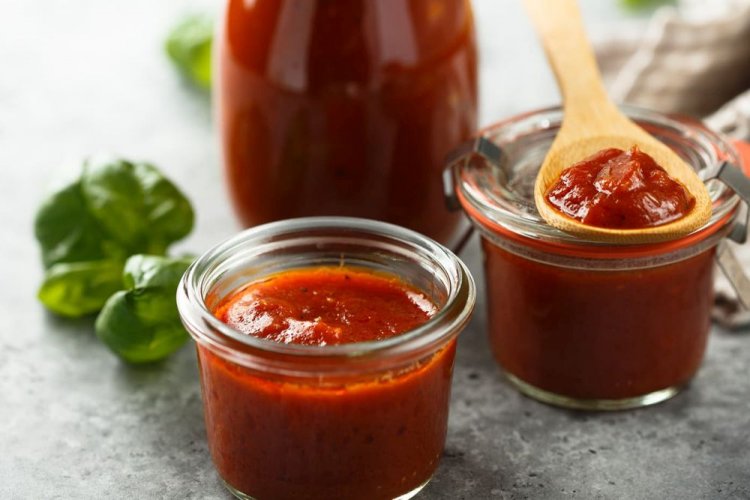 Густой соус из помидоров с корицей и гвоздикой