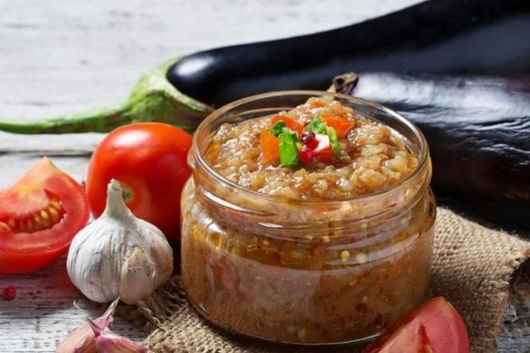 Острая аджика с баклажанами на зиму