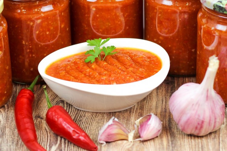 Острая аджика с луком и морковью на зиму