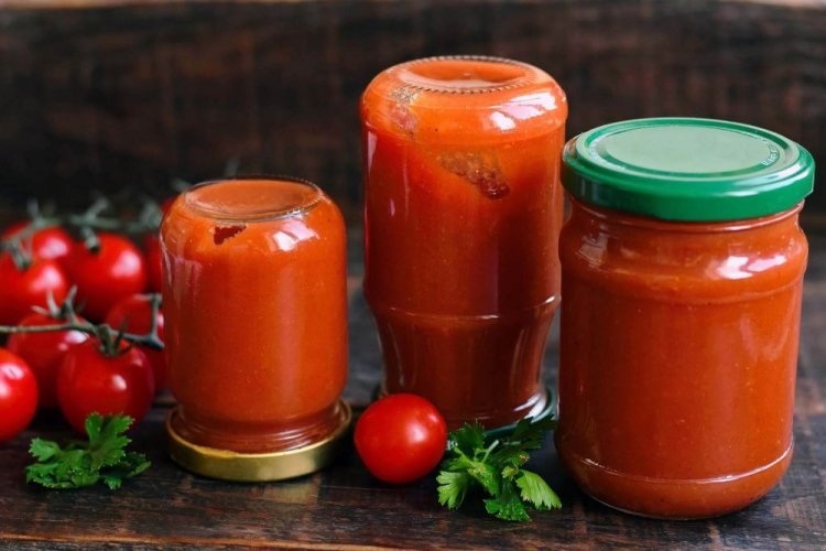 Кетчуп из помидоров с горчицей и кинзой