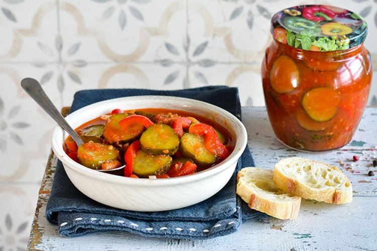 Лечо из огурцов с помидорами и кетчупом на зиму