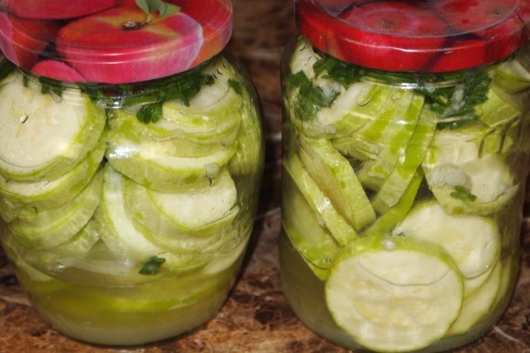 Маринованные кабачки с луком «Пальчики оближешь»