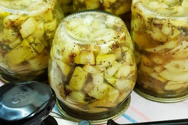 Соленые кабачки на зиму «Пальчики оближешь»