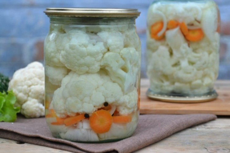 Маринованная цветная капуста с луком и морковью