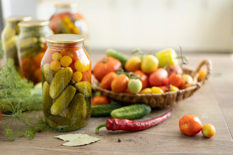 Помидоры с огурцами на зиму: 20 самых вкусных рецептов
