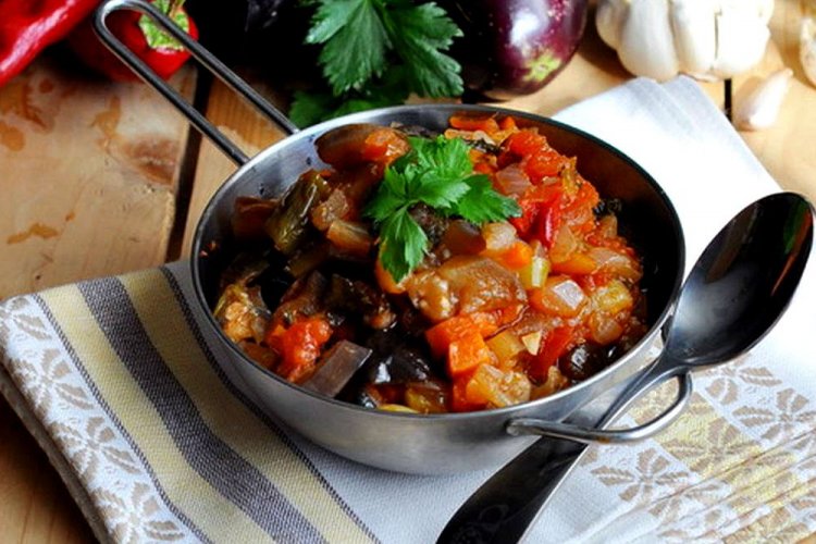 Соте из баклажанов, кабачков, моркови и острого перца на зиму