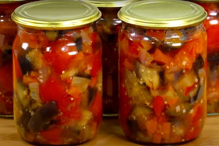 Сладкое соте из баклажанов, болгарского перца, моркови и лука