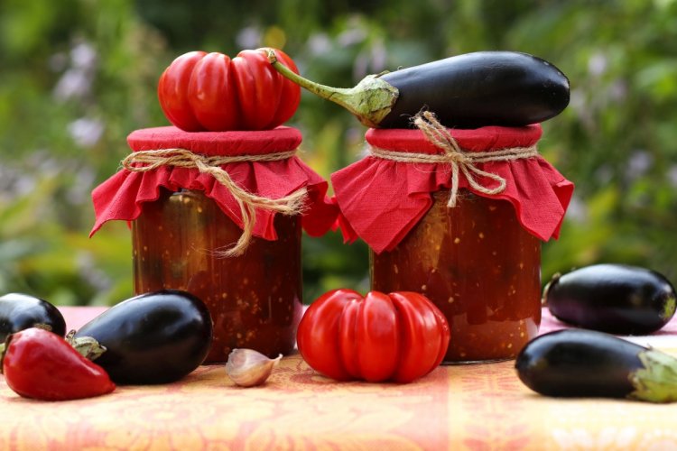 15 шикарных рецептов баклажанов в аджике на зиму
