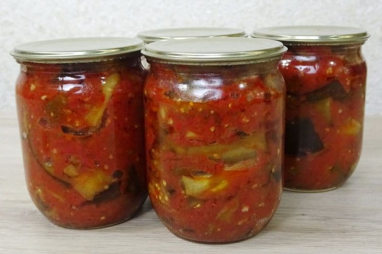 Баклажаны с болгарским перцем в аджике