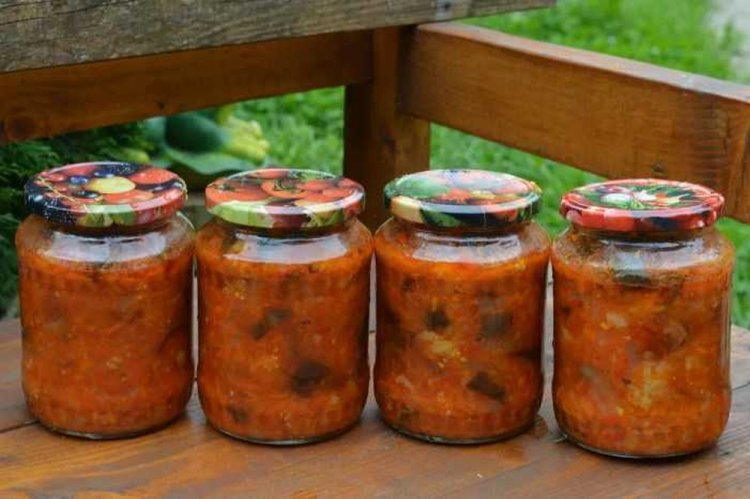 Баклажаны с морковью в аджике