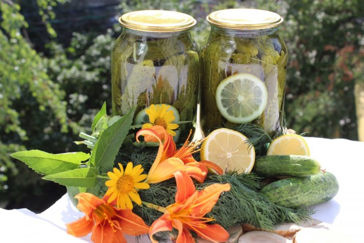 Огурцы дольками с лимоном