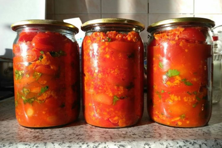 Помидоры по-корейски с овощами на зиму