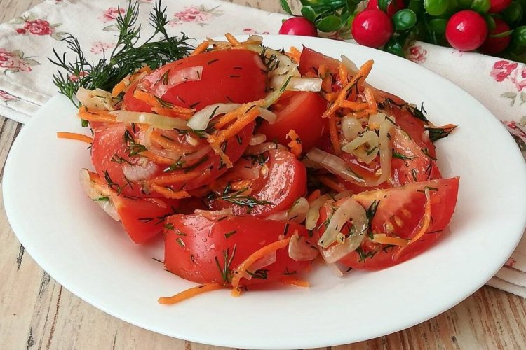 Помидоры по-корейски с морковью и луком на зиму