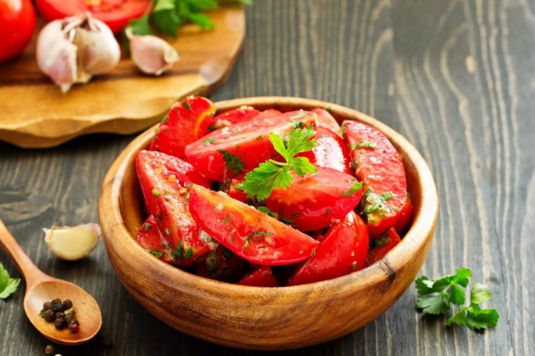 Квашеные помидоры по-корейски с чесноком и соком лимона