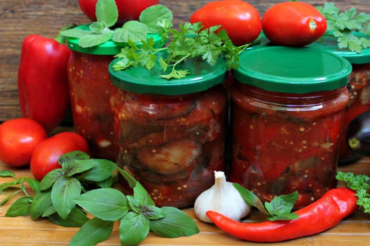 Острая закуска с баклажанами на зиму