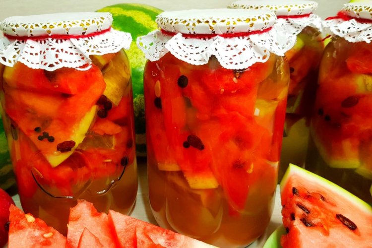 Маринованные арбузы с острым перцем в банках