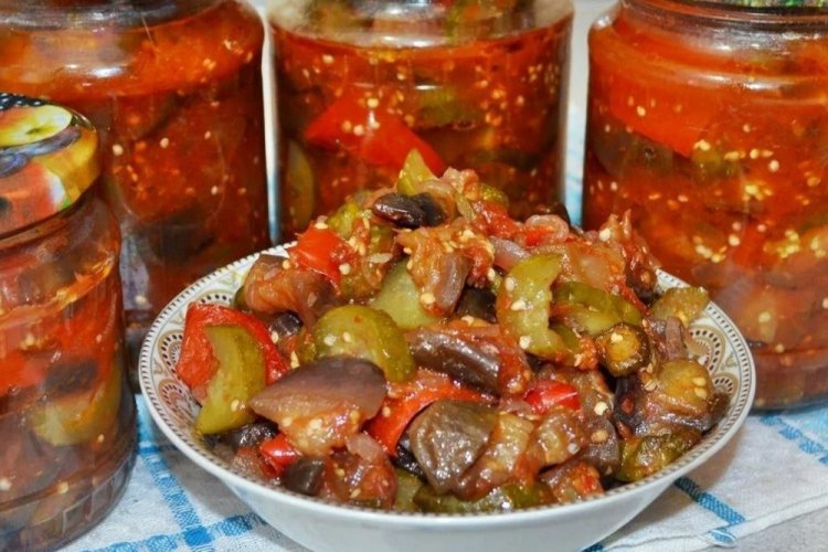 Маринованные баклажаны с помидорами и огурцами на зиму