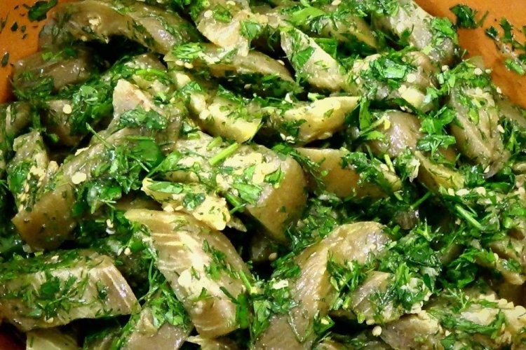 Маринованные баклажаны с чесноком и петрушкой