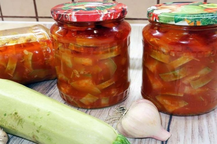 Жареные кабачки в томате на зиму