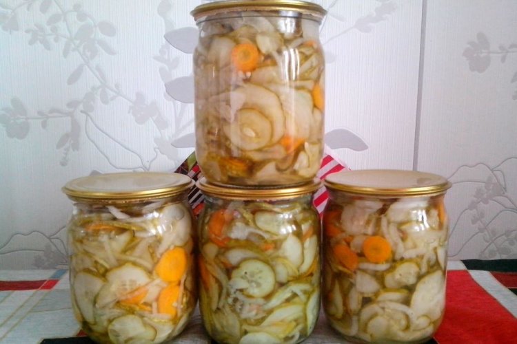 Салат «Нежинский» из огурцов с луком и морковью на зиму