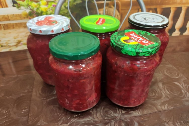 Салат с фасолью, картошкой и маринованными огурцами на зиму