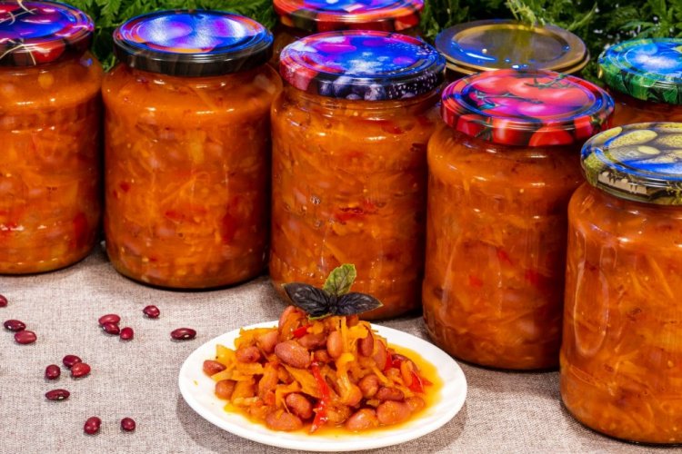 Салат с фасолью и помидорами на зиму