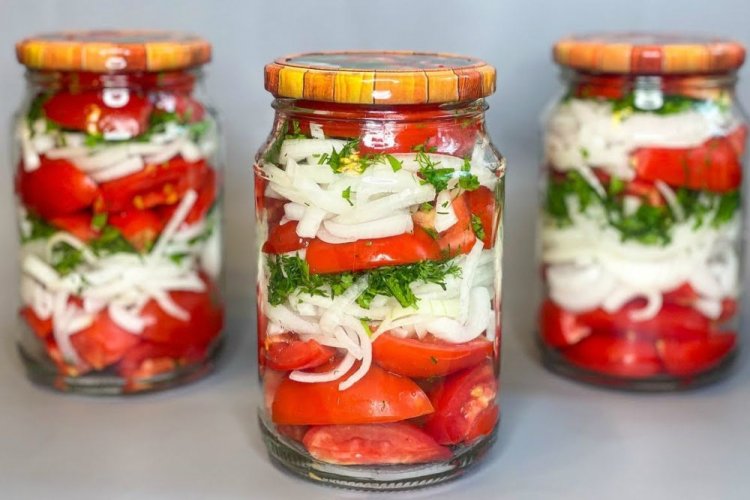Помидоры с луком и укропом слоями на зиму