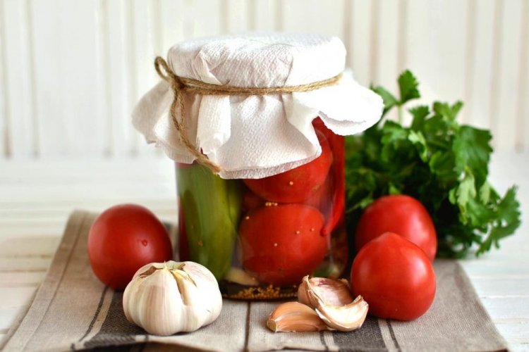 Помидоры по-грузински с чесноком, болгарским перцем и горчицей