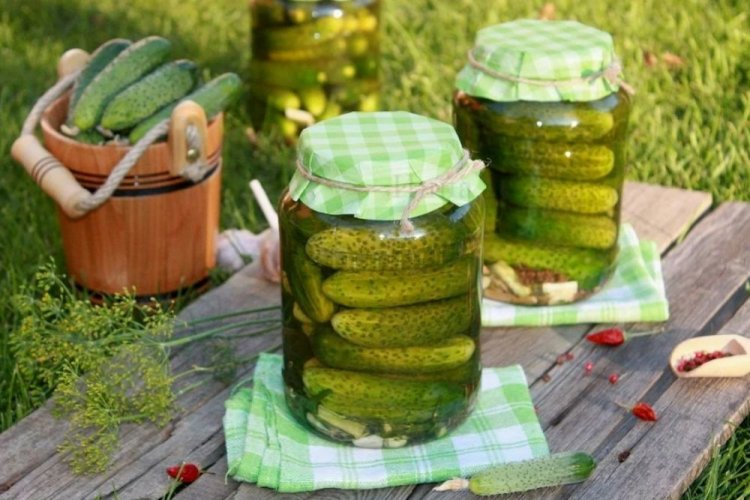 Огурцы по-польски с уксусом и водкой