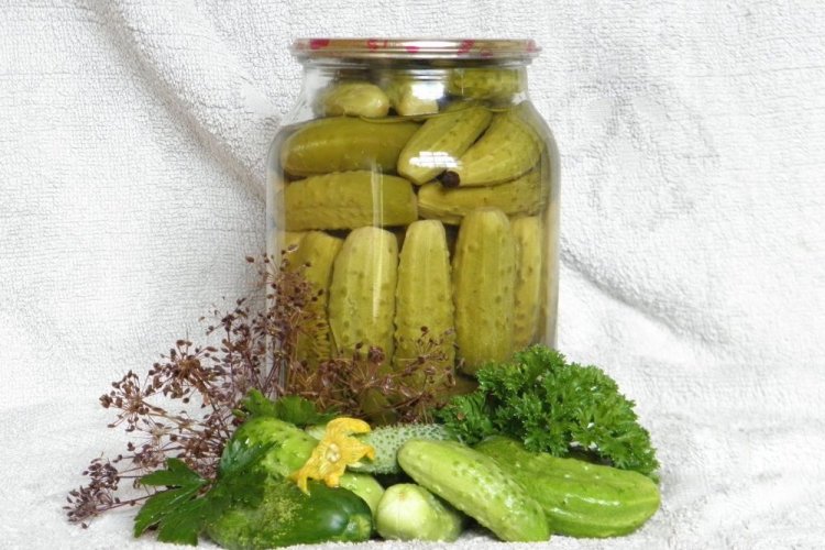 Огурцы по-польски в кисло-сладком маринаде