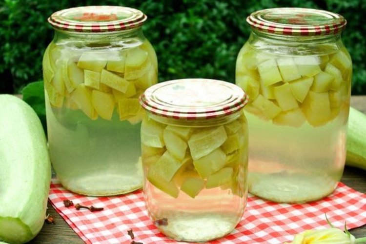 Компот из кабачков со специями