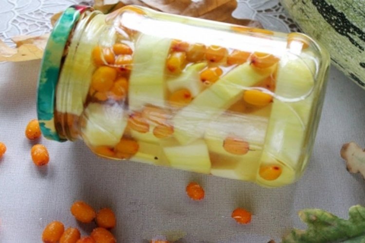 Компот из кабачков с облепихой