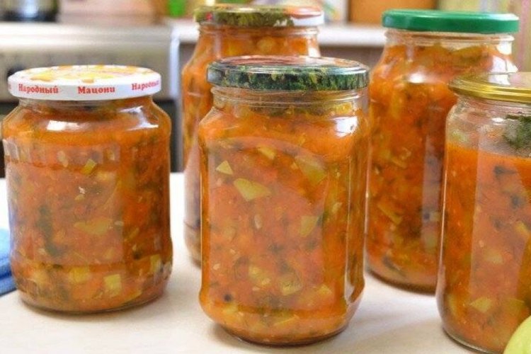 «Юрча» из кабачков с томатной пастой на зиму