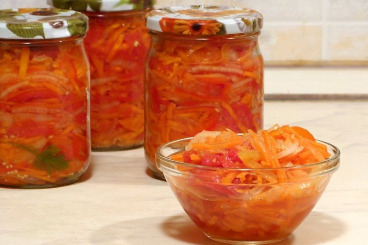 Салат Кубанский из моркови, сладкого перца и лука