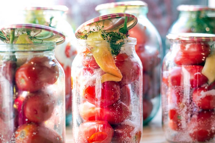 Помидоры в снегу на зиму: 20 отличных рецептов