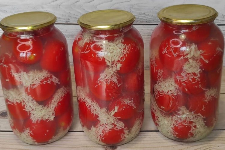 Помидоры в чесночно-имбирном снегу