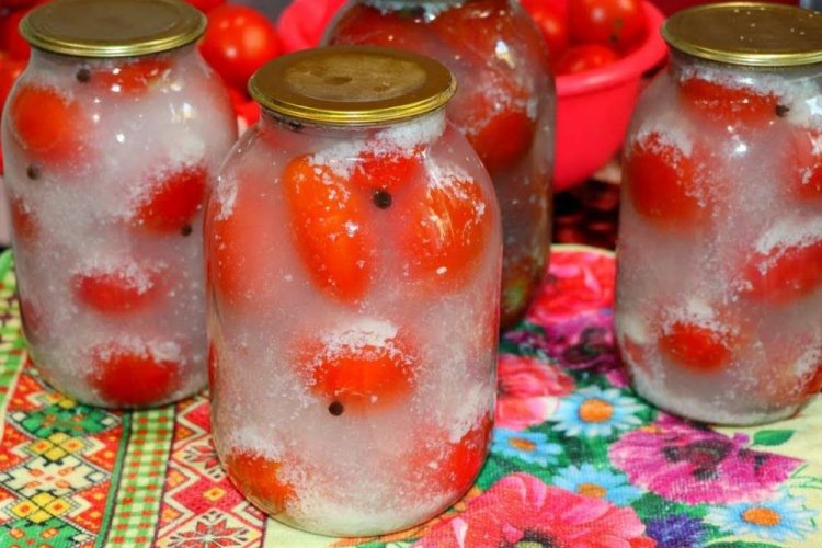 Помидоры в снегу с имбирем, чесноком и хреном