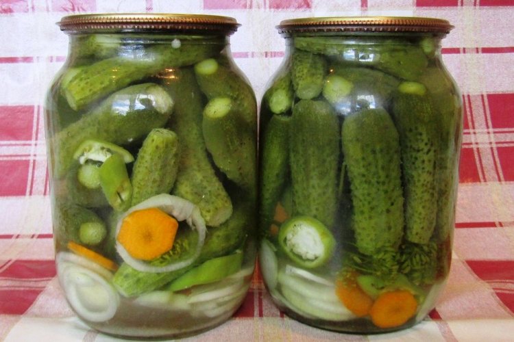 Огурцы по-болгарски с морковью, острым перцем и горчицей