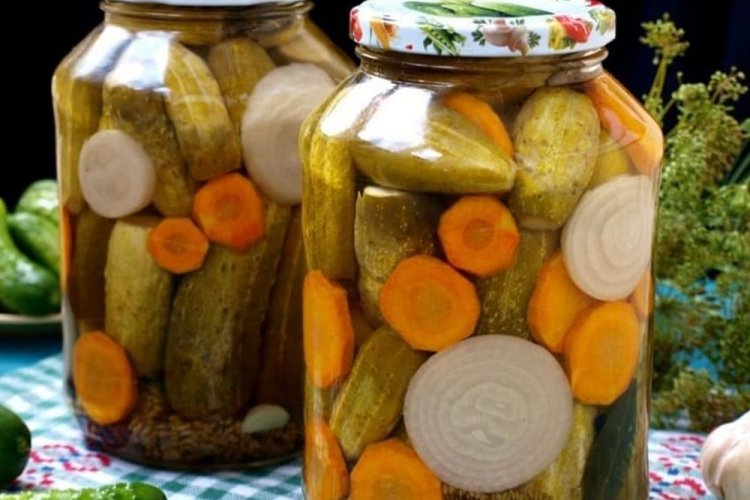 Огурцы по-болгарски с морковью и луком