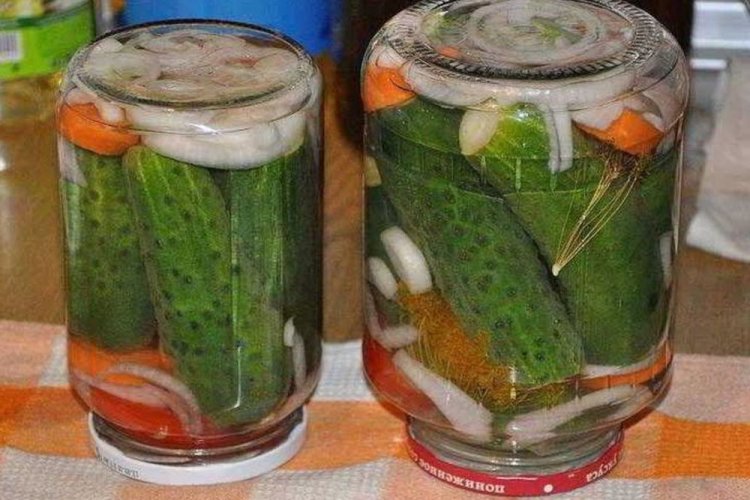 Огурцы по-болгарски с луком, морковью и сладким перцем