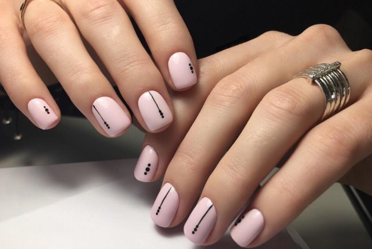Минималистичный маникюр