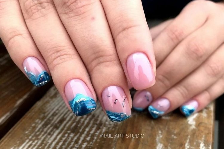 Маникюр с морскими мотивами