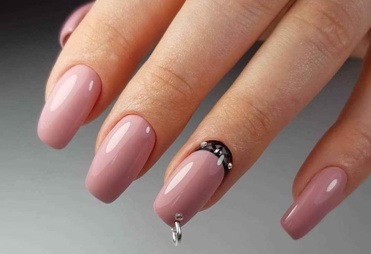 Маникюр с пирсингом