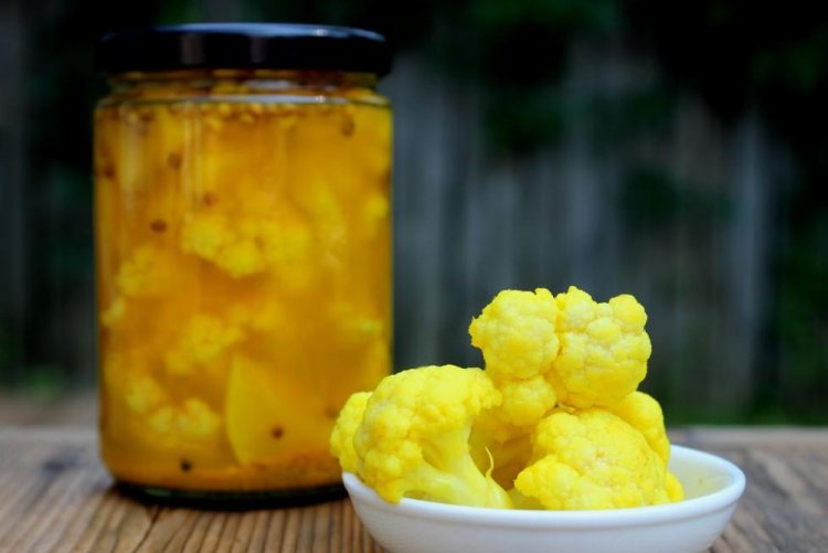 Салат из цветной капусты с куркумой