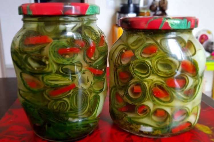 «Тещин язык» из огурцов рулетиками