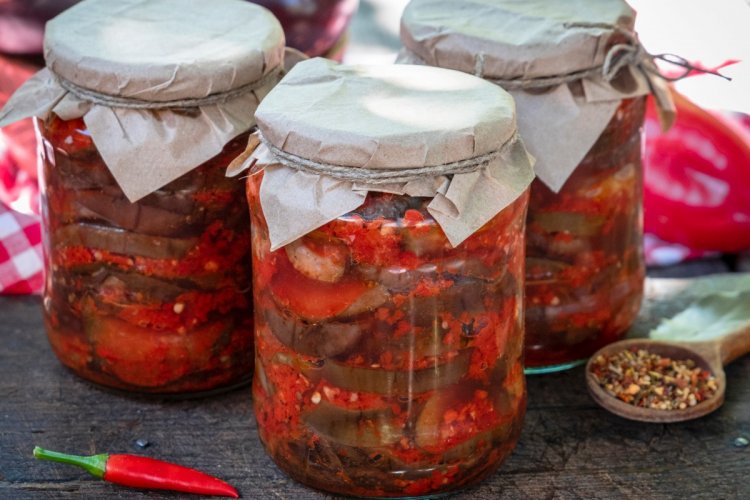 Острые баклажаны на зиму: 15 потрясающих рецептов