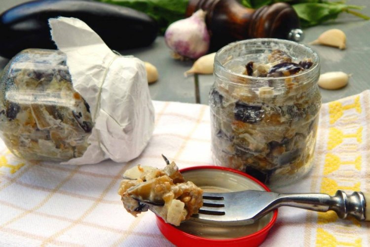 Острые баклажаны с майонезом на зиму