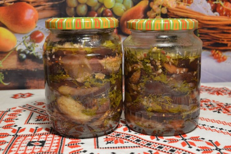 Острые баклажаны с зеленью на зиму